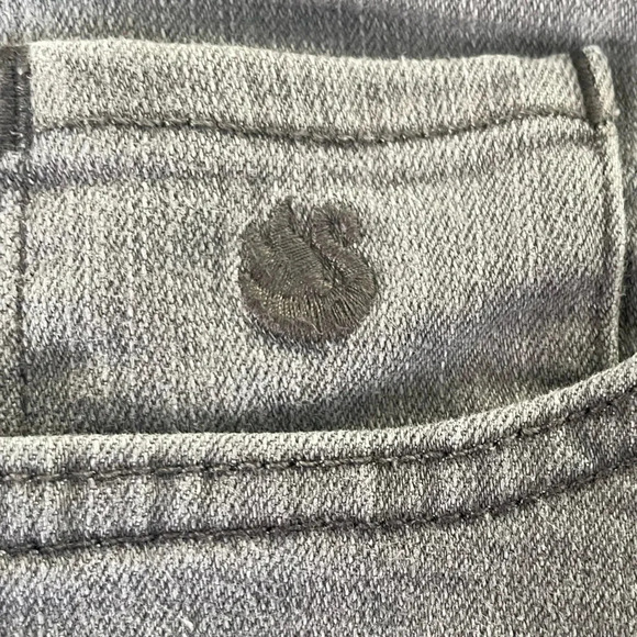 Gloria Vanderbilt Amanda Classic High Rise
Tapered Jean Tybee Gray 12 - Picture 5 of 13